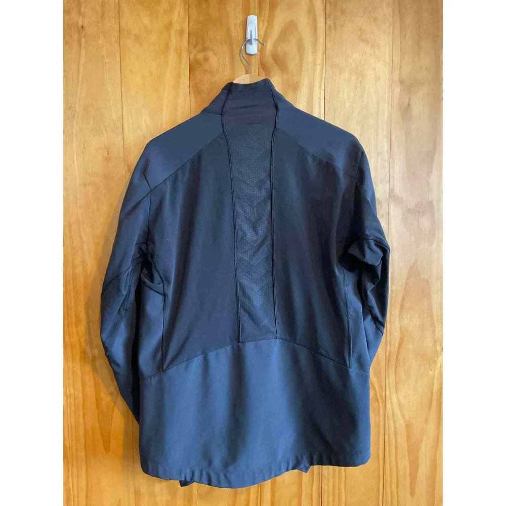 Size Large Salomon Men's Light Jacket
